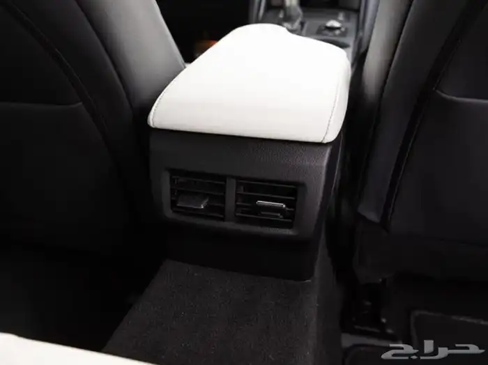 لكزس اي اس LEXUS IS 500 RWD SEDAN موديل 2023 22
