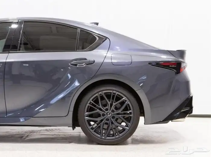 لكزس اي اس LEXUS IS 500 RWD SEDAN موديل 2023 7