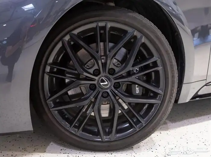 لكزس اي اس LEXUS IS 500 RWD SEDAN موديل 2023 9