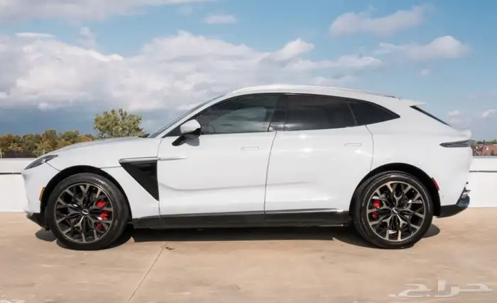 2021 Aston Martin DBX AWD 1