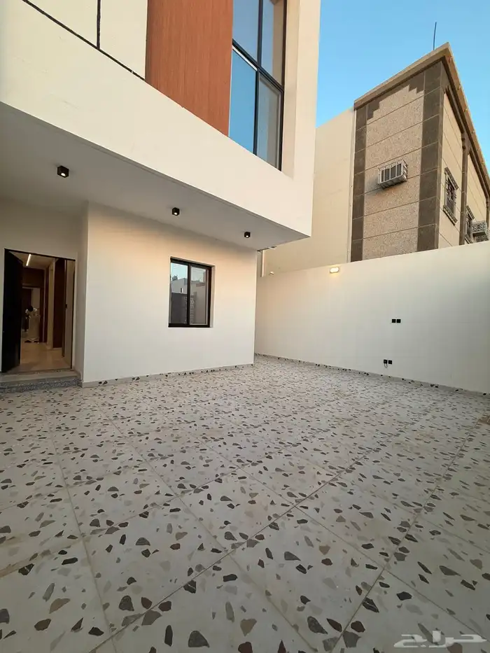 للبيع فيلا روف ارضي حي البوادي 1