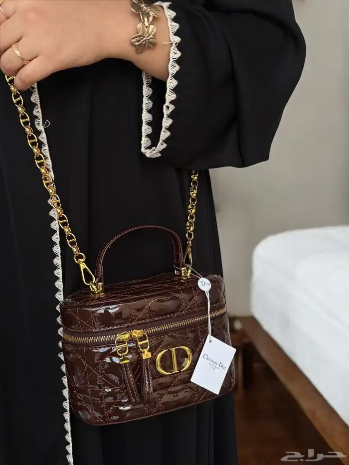 شنط متنوعه من عده براندات مختلفه 38