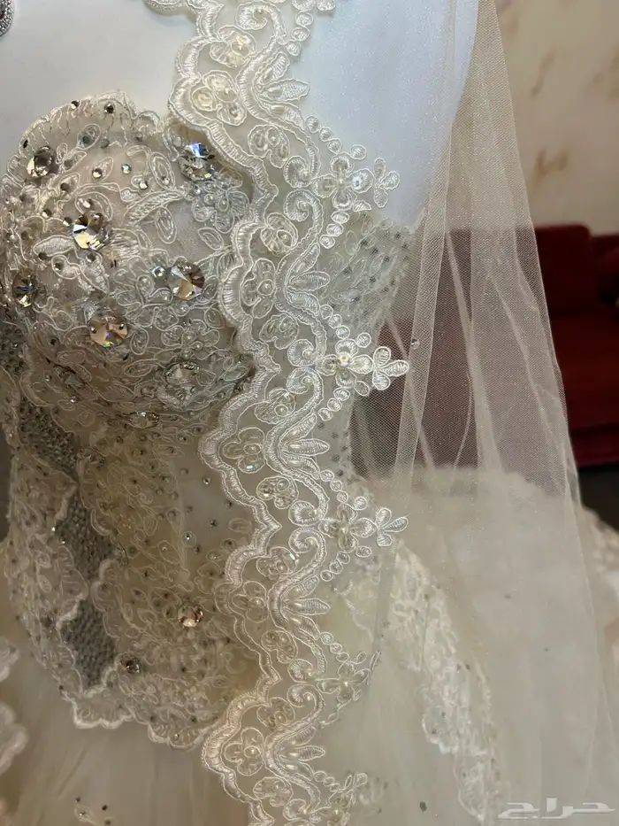 فستان زواج مع عقب خيال بسعر جدا  رائع 4