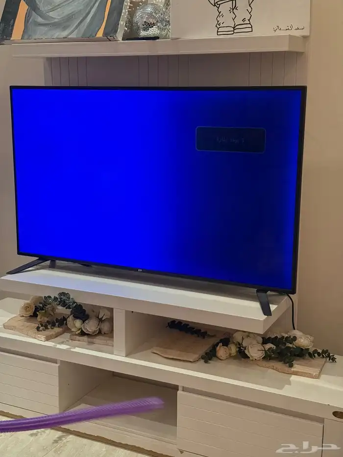 طاوله مع تلفزيون للبيع 0