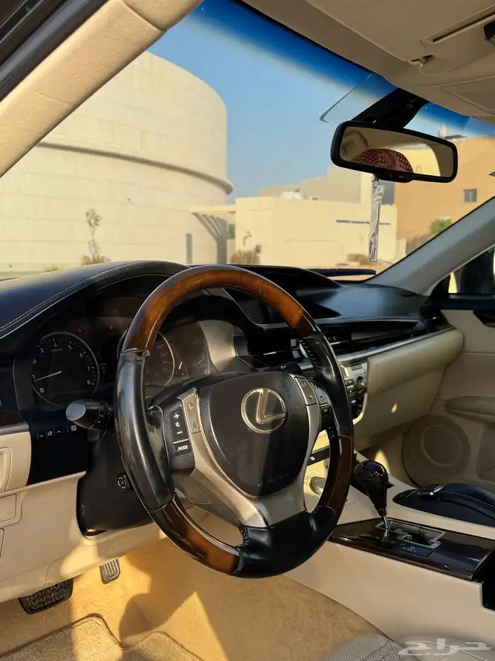 للبيع لكزس ES350 موديل 2015 فل كامل 15