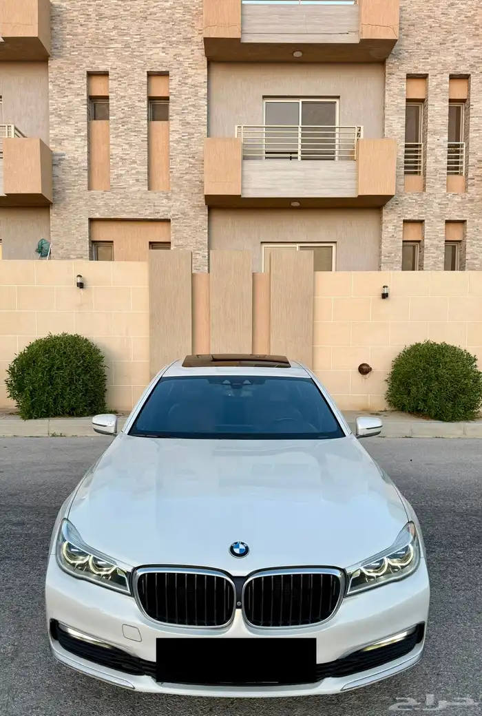 بي ام 730 فل كامل نضيفة جداا 0