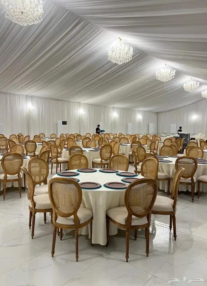 تاجير طاولات طعام 3