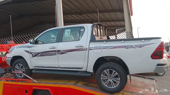 هايلوكس 2025 بنزين دبل تماتيك اصفار بطاقة جمركية كاش وبنك 1