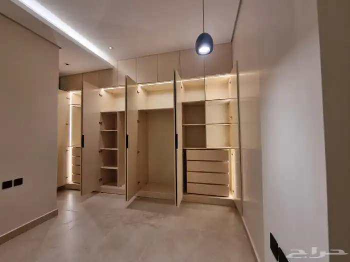 للبيع فيلا فاخره مودرن بحي الرفيعه 18