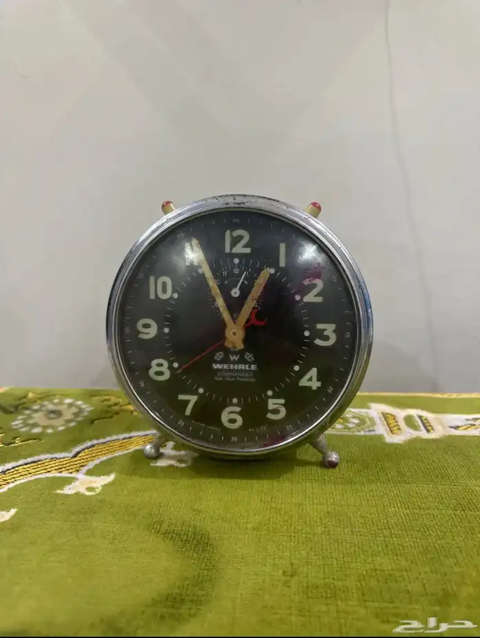 ساعة منبة أثرية عمرها سبعين سنة فأكثر 0