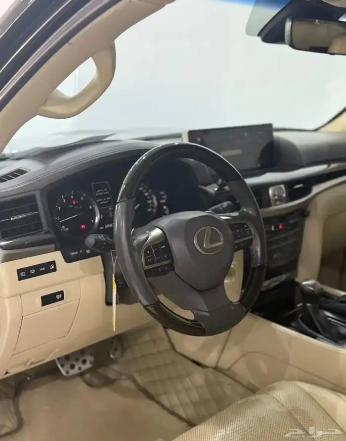 لكزس 2021 16