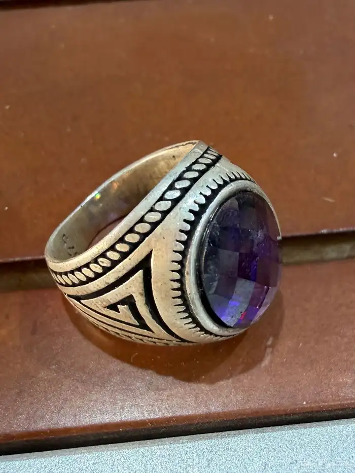 خاتم فضه عيار 925 بفص مميز باللون البنفسجي النادر 4