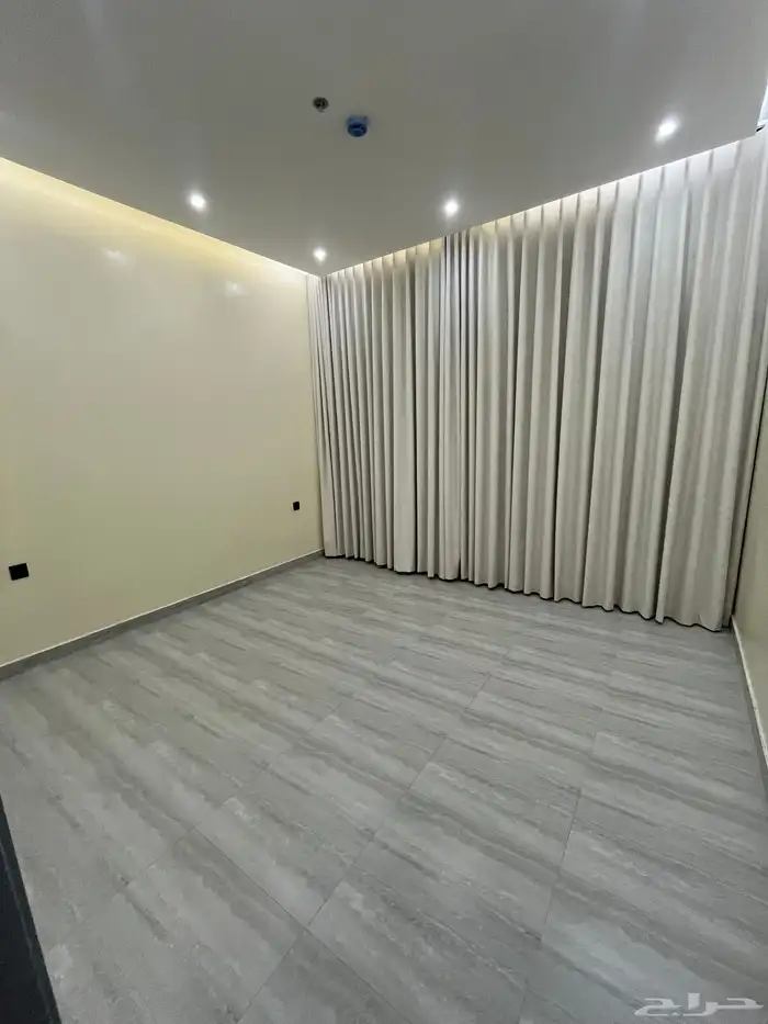 للإيجار شقة فاخرة حي النرجس 16