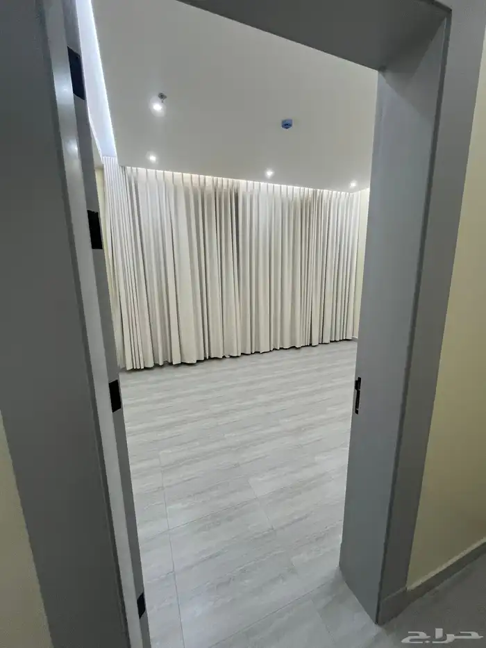 للإيجار شقة فاخرة حي النرجس 12