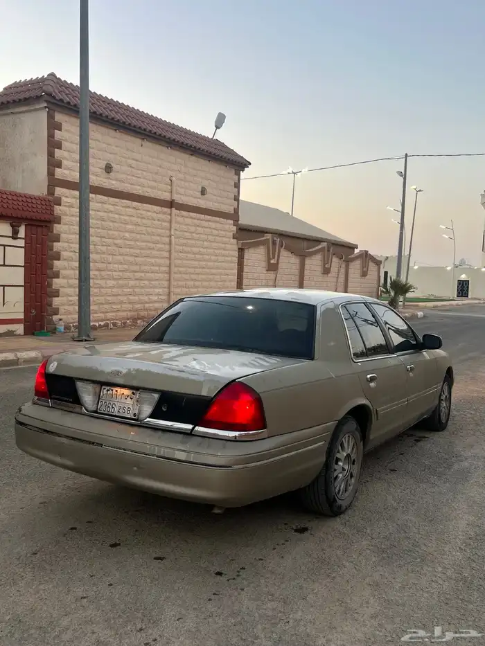 فورد كراون فكتوريا 1