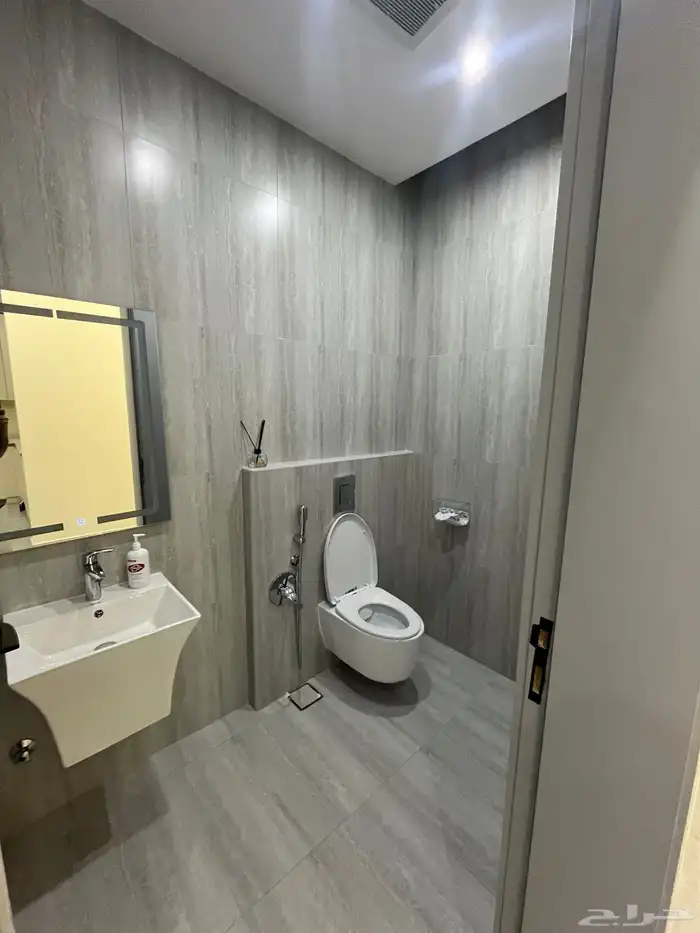 للإيجار شقة فاخرة حي النرجس 6