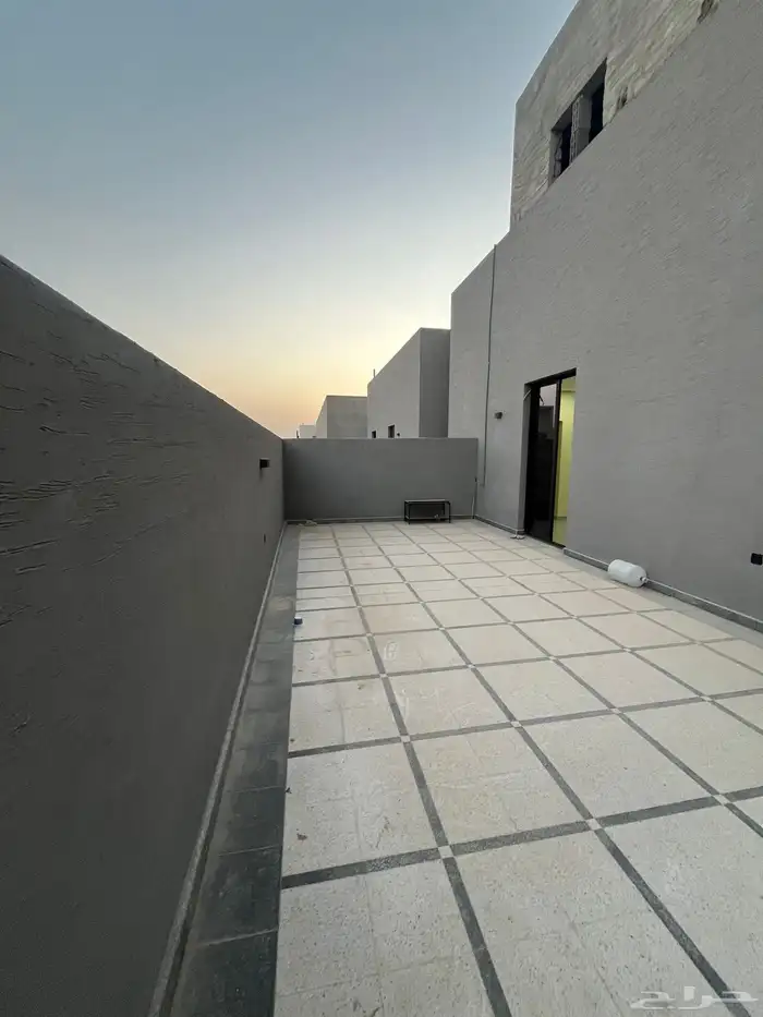 للإيجار شقة فاخرة حي النرجس 21