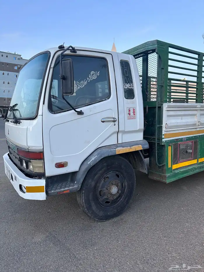 سيارة متسوبيشي لوري 4