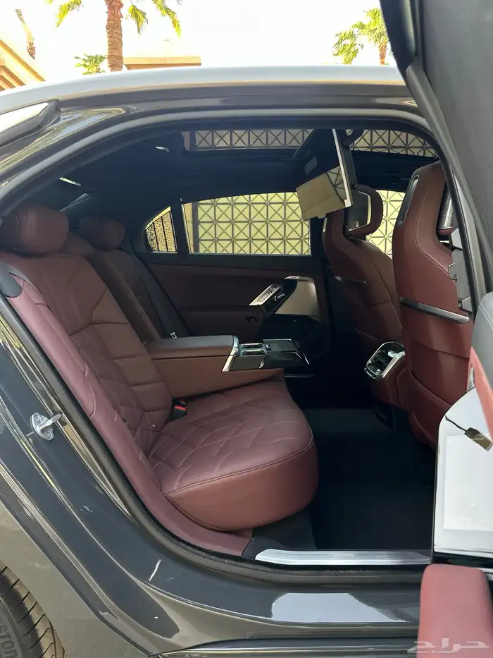 بي ام 735iL 2024 لونين ضمان وصيانه 49