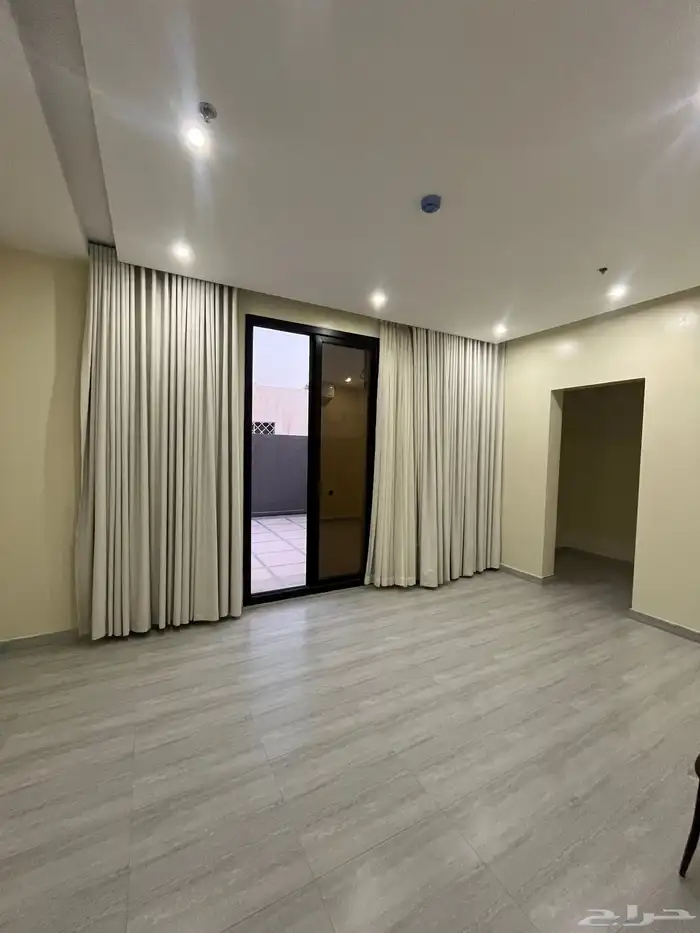 للإيجار شقة فاخرة حي النرجس 18