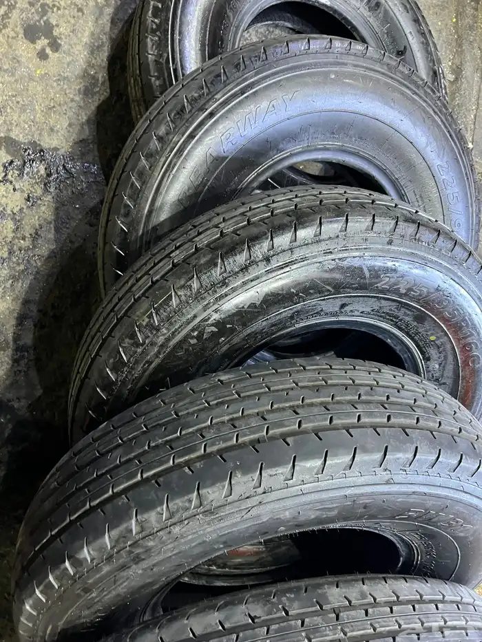 كفرات صيني دعست شاهين مقاس 225.95.16 العدد خمس 5