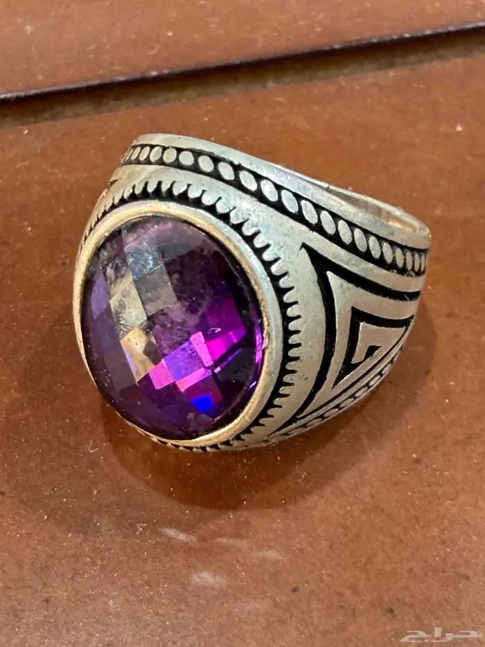 خاتم فضه عيار 925 بفص مميز باللون البنفسجي النادر 1