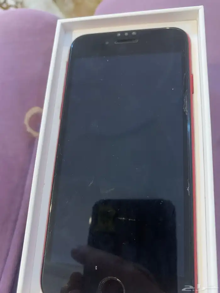 ايفون 8 مع كرتون للبيع الخراب اي سي 1