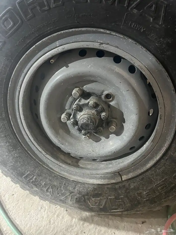 اربع جنوط جيب ربع شنبر نضيف مع سبير و حامل اسبير 0