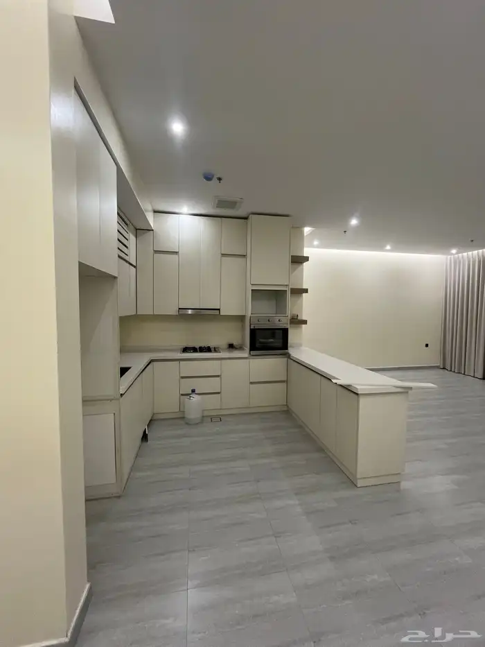 للإيجار شقة فاخرة حي النرجس 7