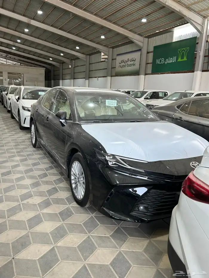 كامري 2025 LE بنزين سعودي ابيض و اسود 5