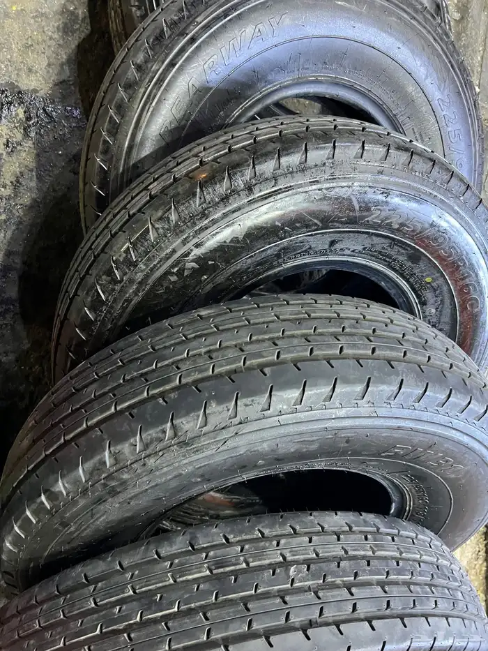 كفرات صيني دعست شاهين مقاس 225.95.16 العدد خمس 4