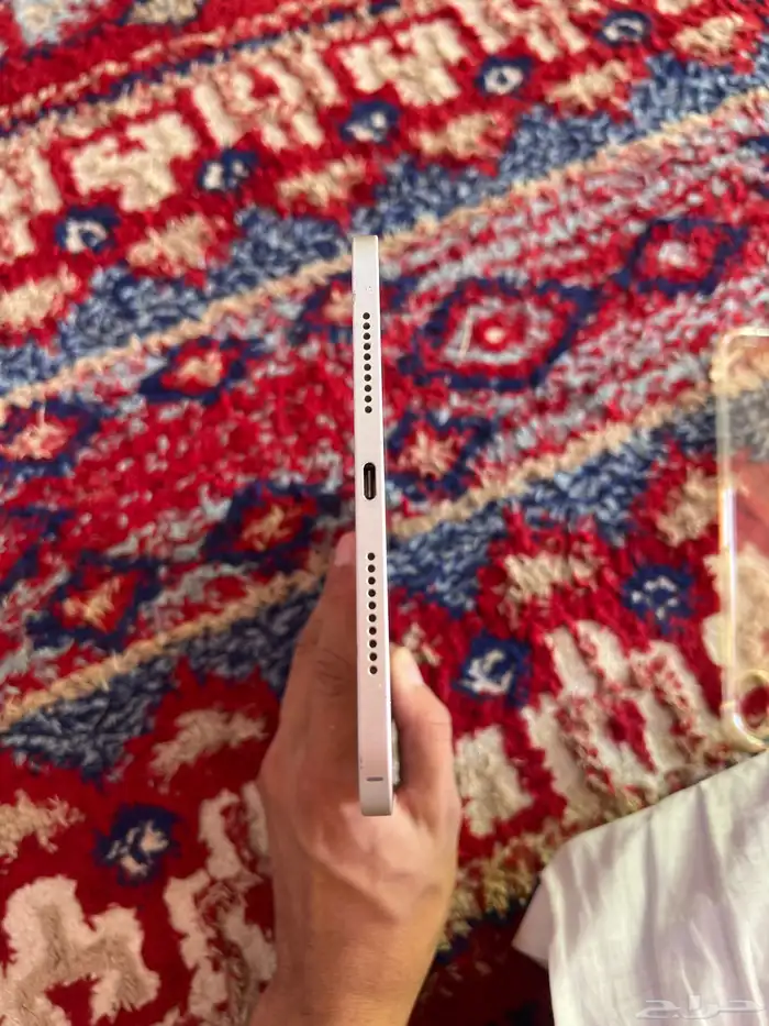 ايباد مني 6 مايشكي من شي جديد بس به شعر بشاشه خفيف ومايضر 2