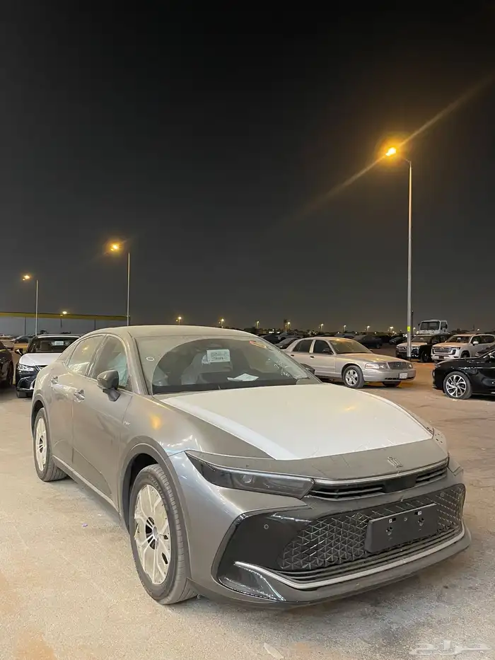تويوتا كراون 2.5 برستيج هايبرد 2026 1