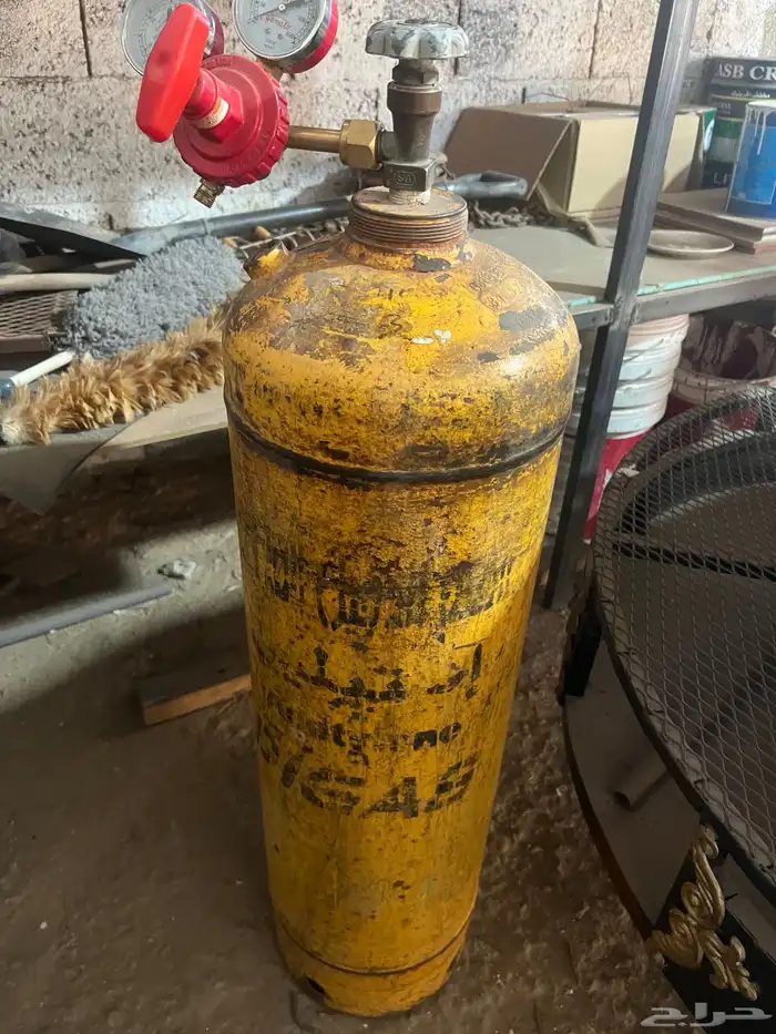 اسطوانة هيليوم معبأه مع الساعه 1