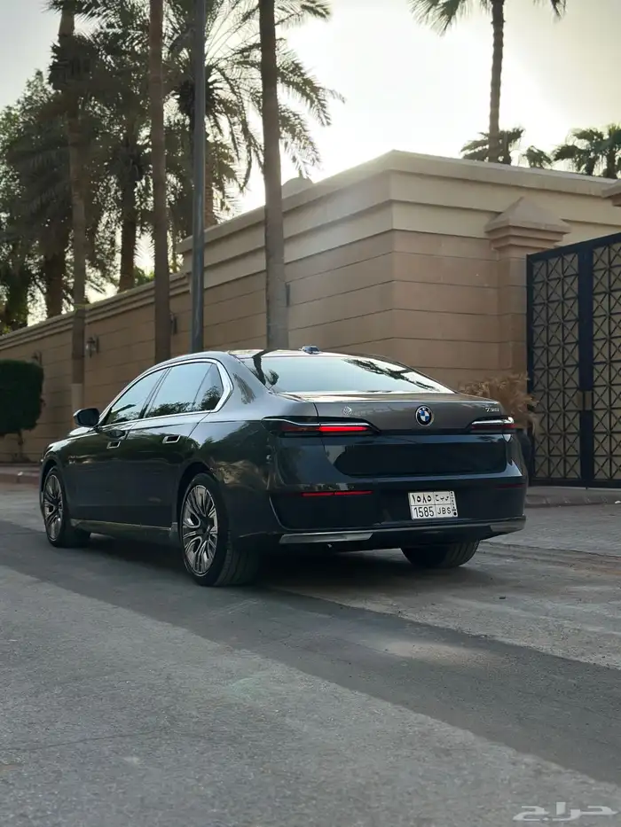 بي ام 735iL 2024 لونين ضمان وصيانه 23