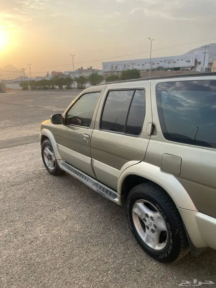 جيب انفنيتي 2002 نظيف للمستخدم ممشى قليل 2