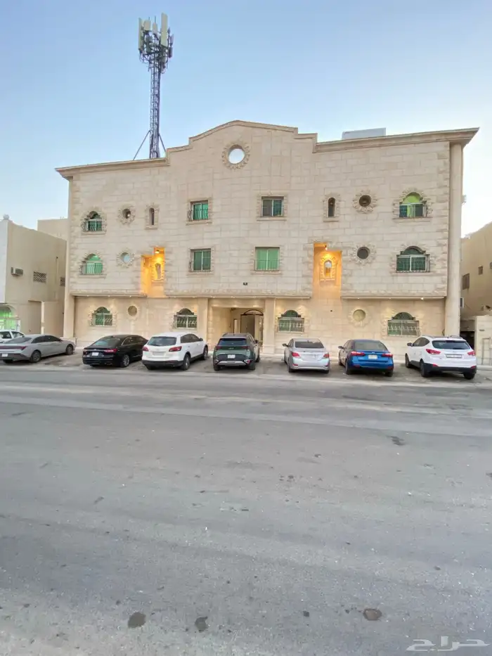 شقة فاخرة للإيجار بحي المغرزات 6