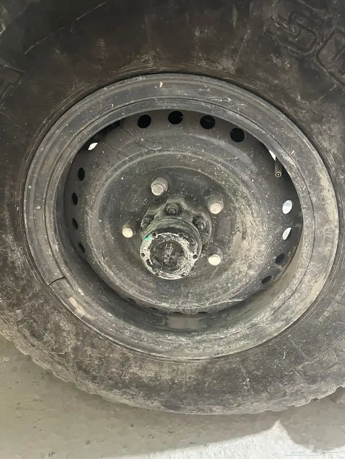 اربع جنوط جيب ربع شنبر نضيف مع سبير و حامل اسبير 3