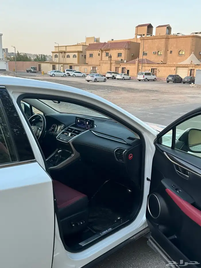 لكزس 2020 NX300 سعودي فل كامل اعلى فئة ( مخززن )ممشى قليل . 21