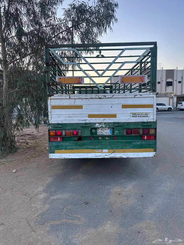 سيارة متسوبيشي لوري 2