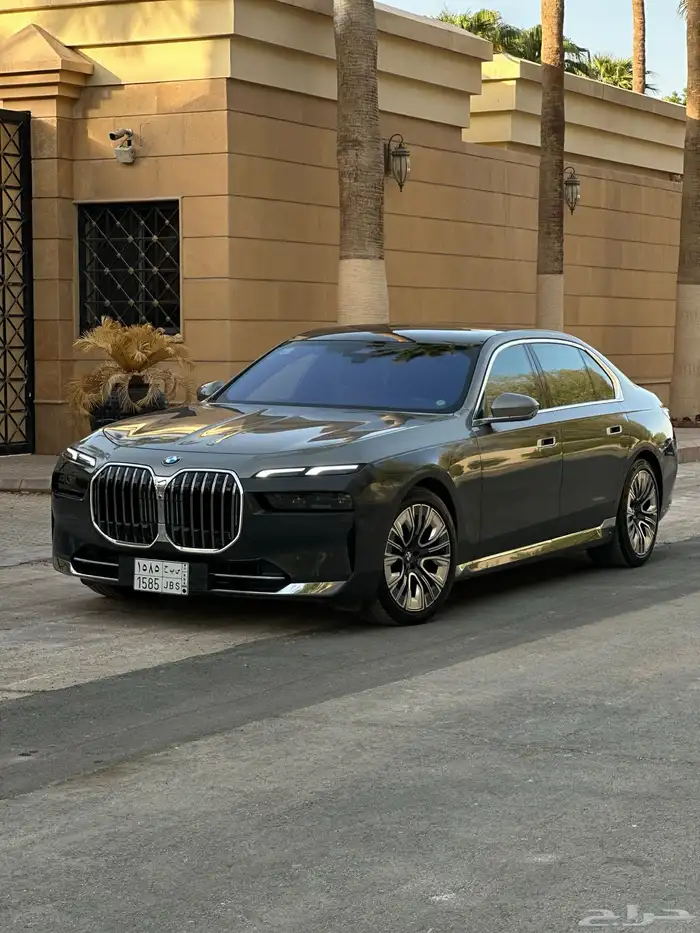 بي ام 735iL 2024 لونين ضمان وصيانه 28