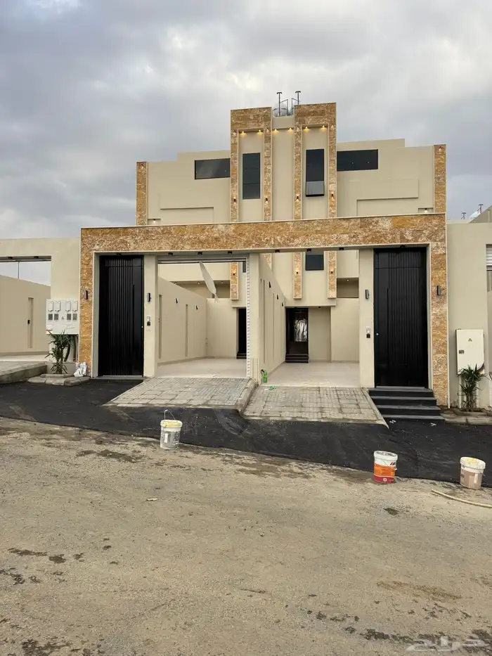 للبيع روف ارضى بالقرب من الاستاد الرياضى ابها المحاله 0