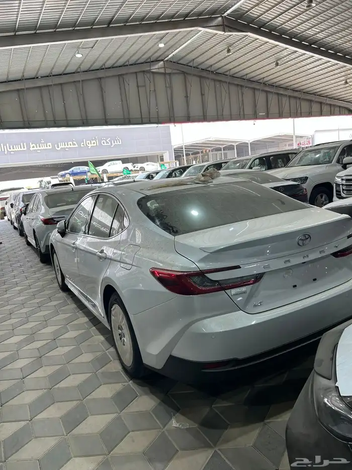 كامري 2025 LE بنزين سعودي ابيض و اسود 2