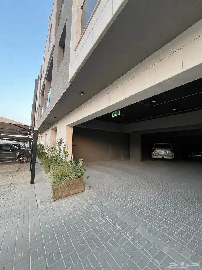 للإيجار شقة فاخرة حي النرجس 1