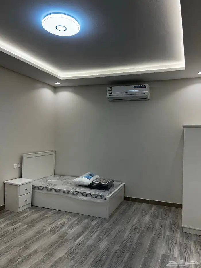 غرف عزاب فاخرة للإيجار 0