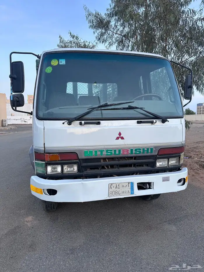 سيارة متسوبيشي لوري 0
