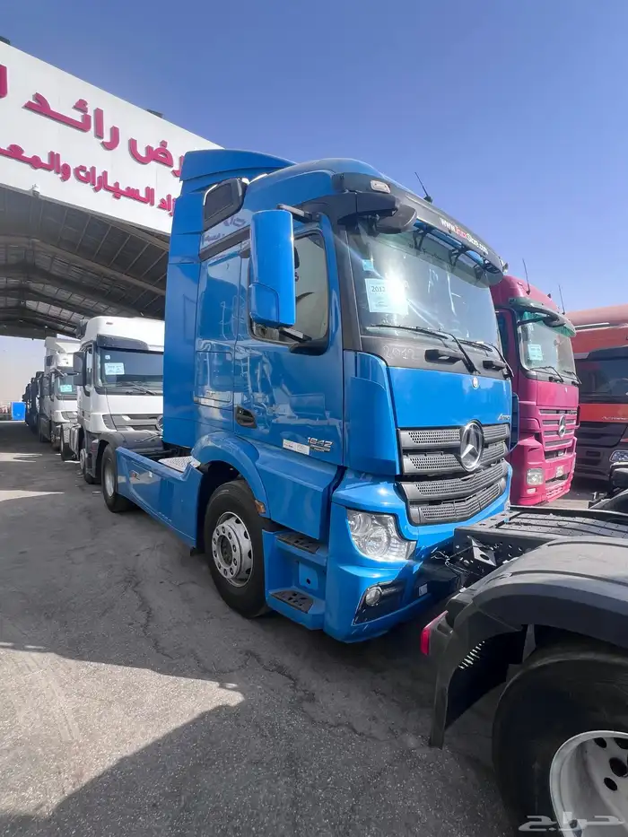 حراج معرض رائد للسيارات والشاحنات والمعدات الثقيلة 3