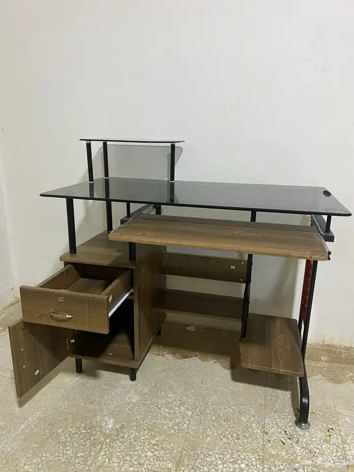 سجاد ومكتب سفرة ومكتبة وتسريحة 5
