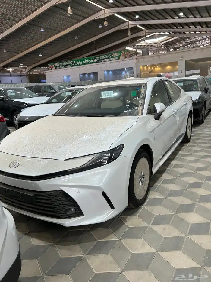 كامري 2025 LE بنزين سعودي ابيض و اسود 0