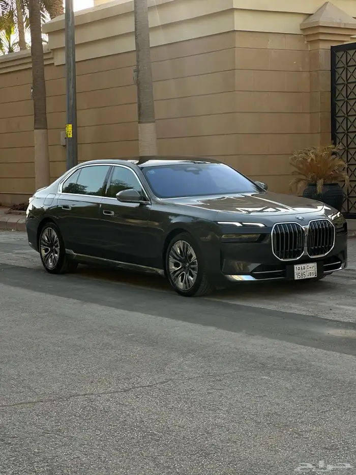 بي ام 735iL 2024 لونين ضمان وصيانه 12